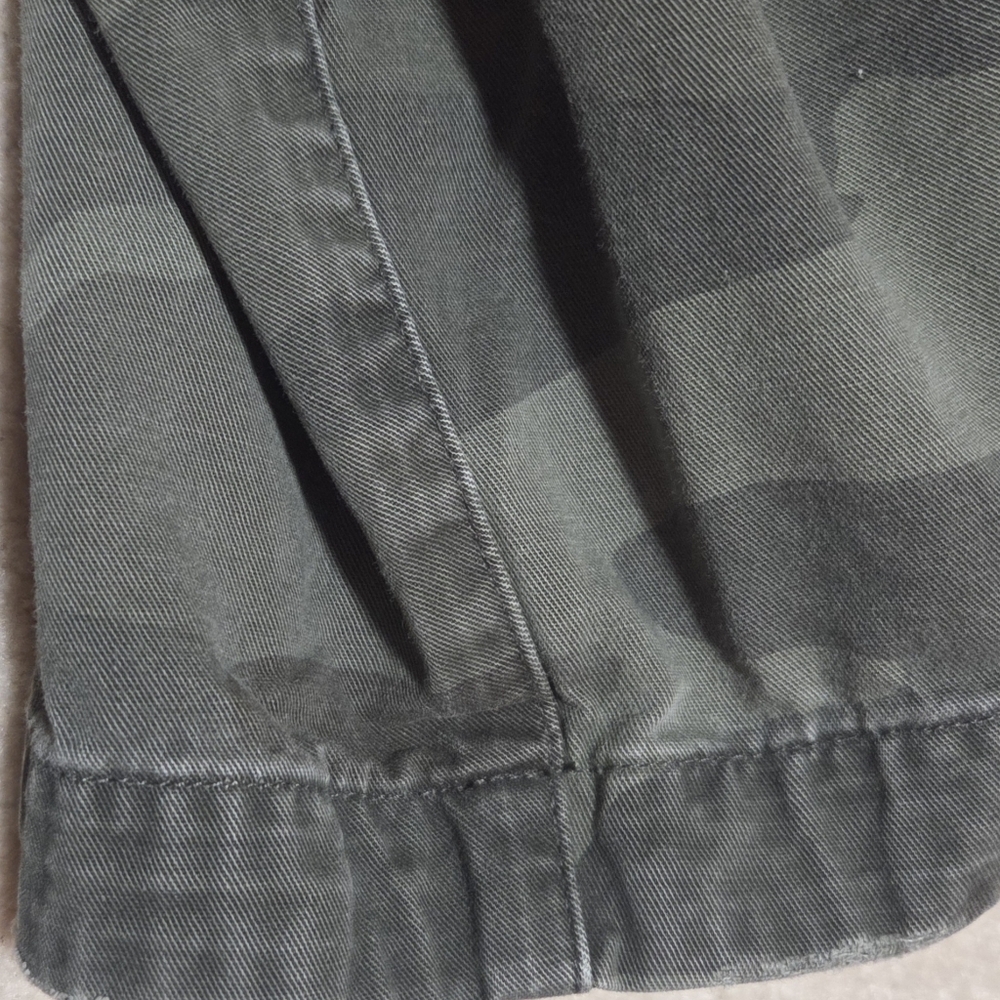 Vintage Y2K Abercrombie & Fitch Button Fly Distressed Camo Cargo Shorts Size 32 - Picture 11 of 12